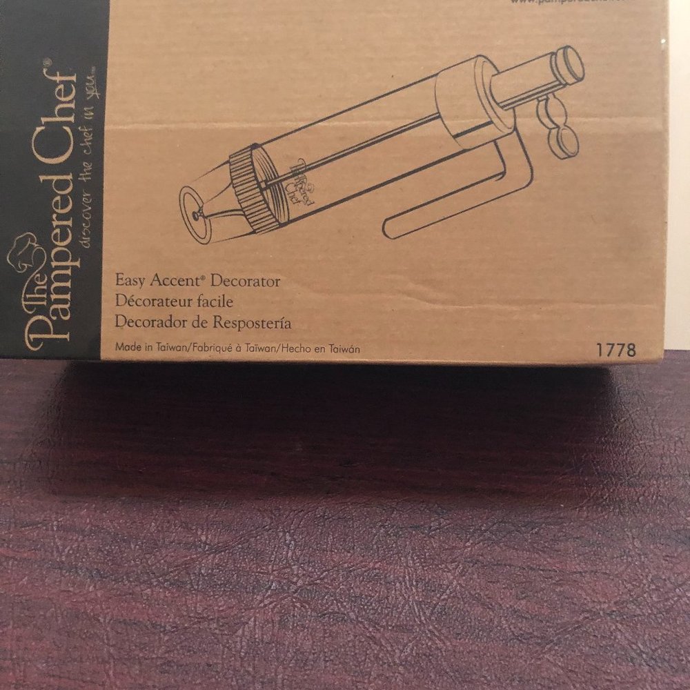Pampered Chef Easy Accent Decorator